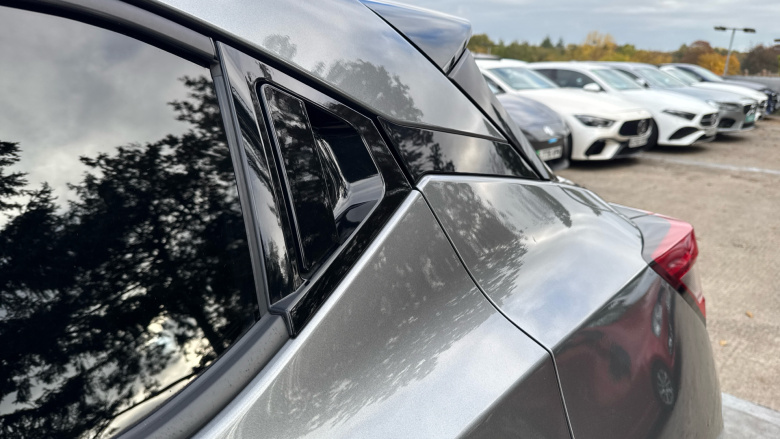 Nissan Juke 1.0 DiG-T N-Connecta 5dr Petrol Hatchback